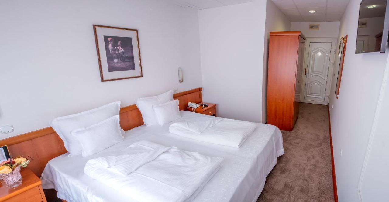 Hotel Integra Doboj Buitenkant foto