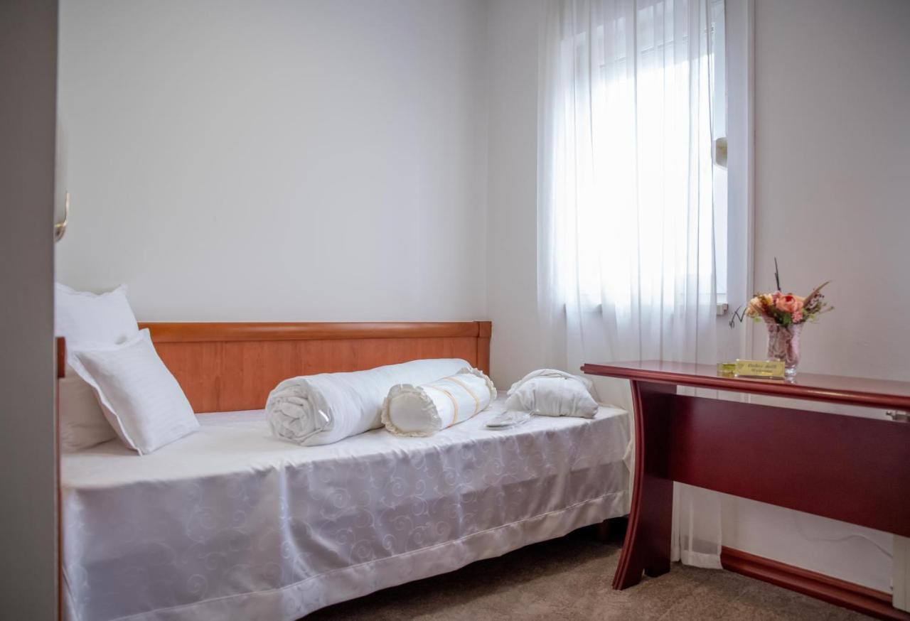 Hotel Integra Doboj Buitenkant foto